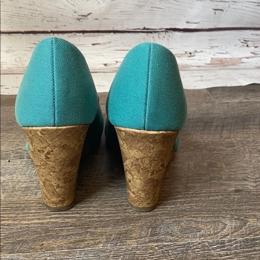 NWOT American Eagle Teal Wedge 10W Peeptoe